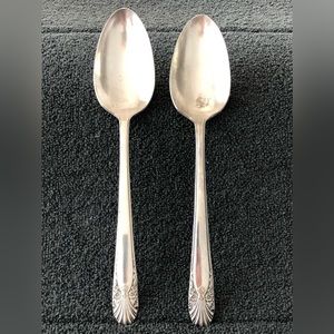 2 Radiance 1939 Crown Silverplate Oval Soup Spoons International Silver